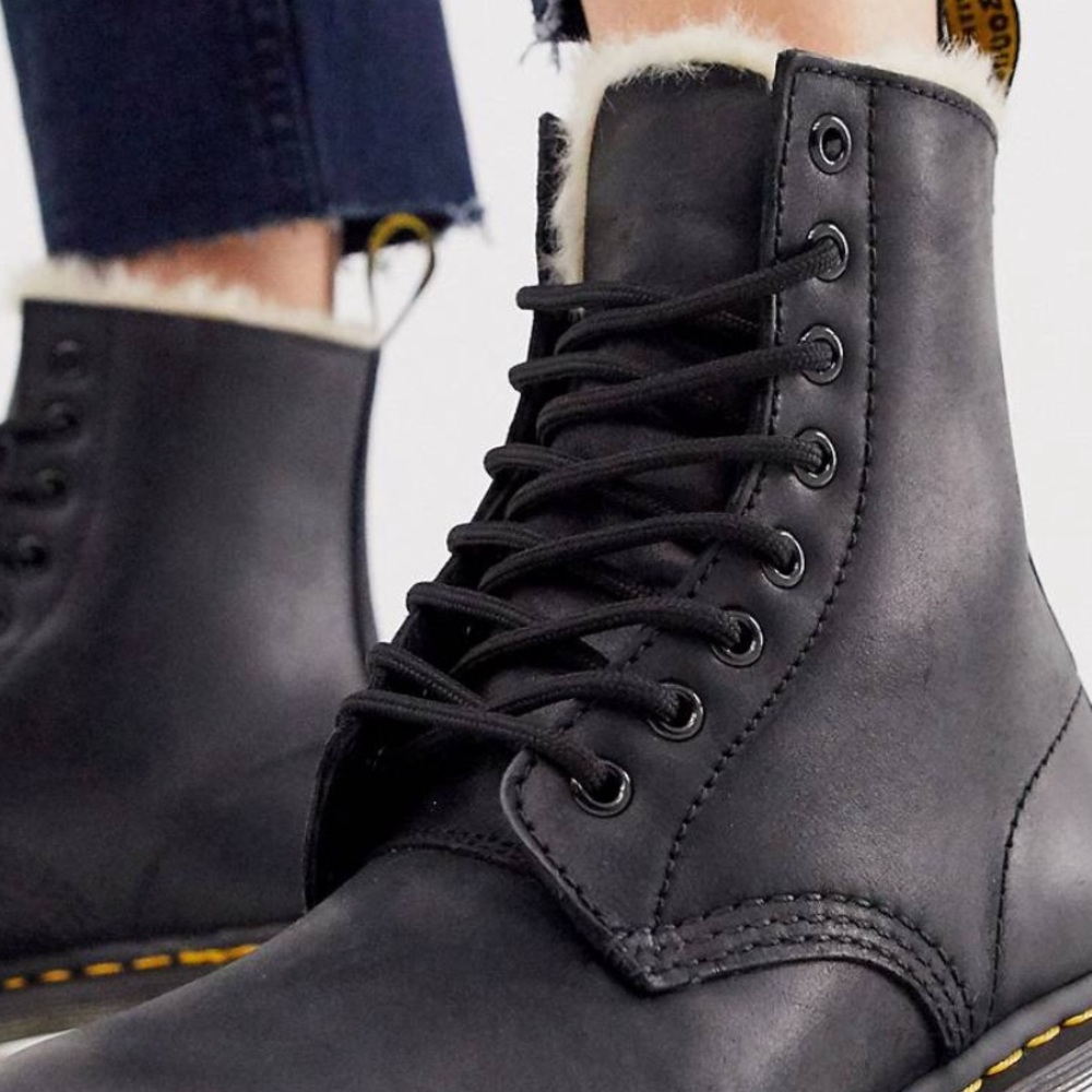 BRAND NEW!! Dr. Martens Serena boots (size 10)
